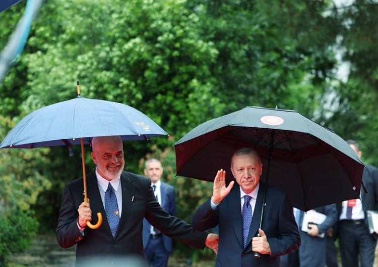Cumhurbaşkanı Erdoğan Arnavutluk'ta... Zirveden barış çağrısı yaptı