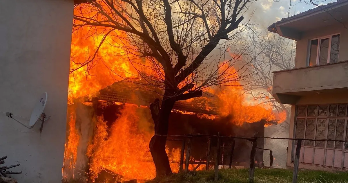 Düzce Yığılca'da ev ve traktör yandı
