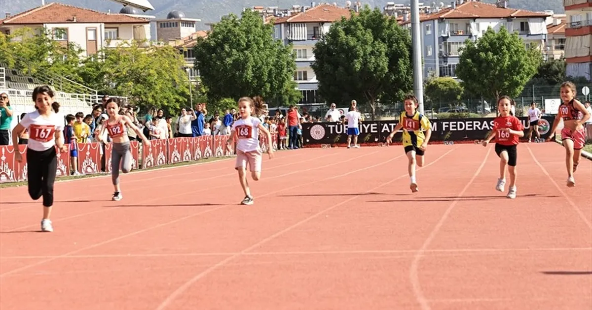 “En Hızlı Benim” atletizm yarışmasına yoğun ilgi