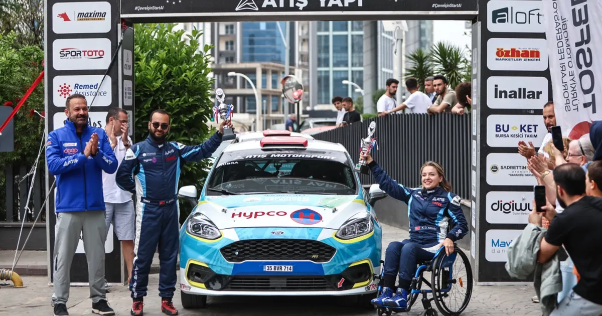Engelli ralli pilotu Kübra başarıdan başarıya koşuyor