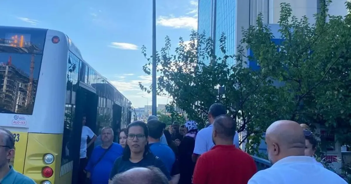 İstanbul'da özel halk otobüsleri kontak kapattı! Toplu ulaşım aksıyor!