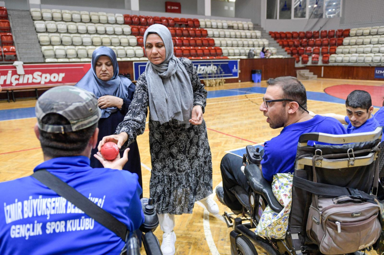 İzmir Boccia takımının görünmez kahramanları... Fedakâr anneler çocukların en büyük destekçisi