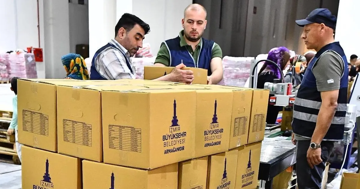 İzmir Büyükşehir’den bayramlık gıda kolisi desteği