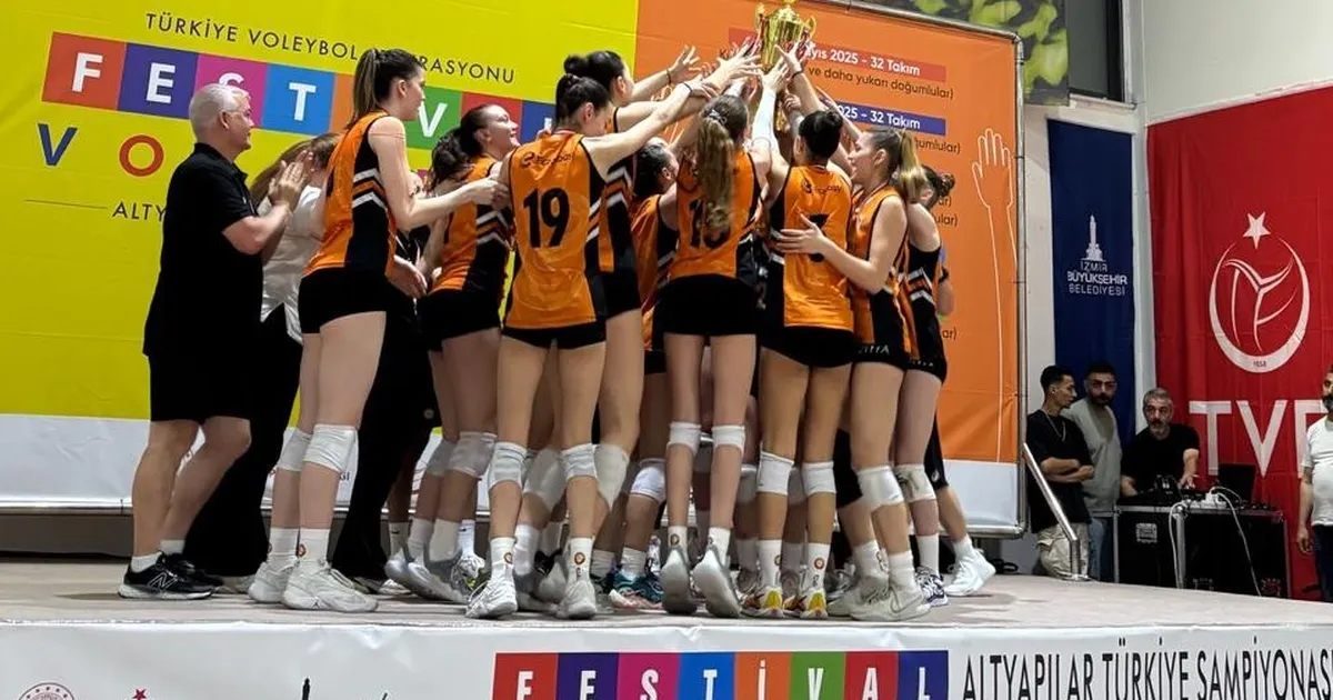 İzmir’de ‘Festival Voleybol’da ilk ödüller verildi