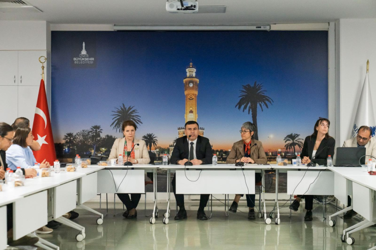 İzmir’in parklarında su kaybına geçit yok
