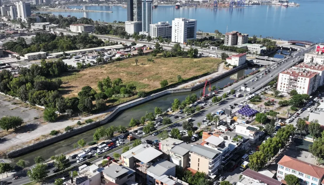 İzmir Büyükşehir Belediye Başkanı