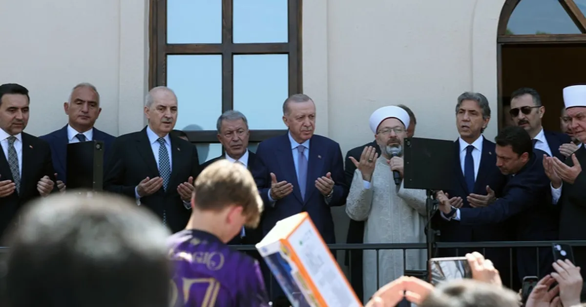 Kireçburnu Gümrükçü İshak Ağa Camii açıldı
