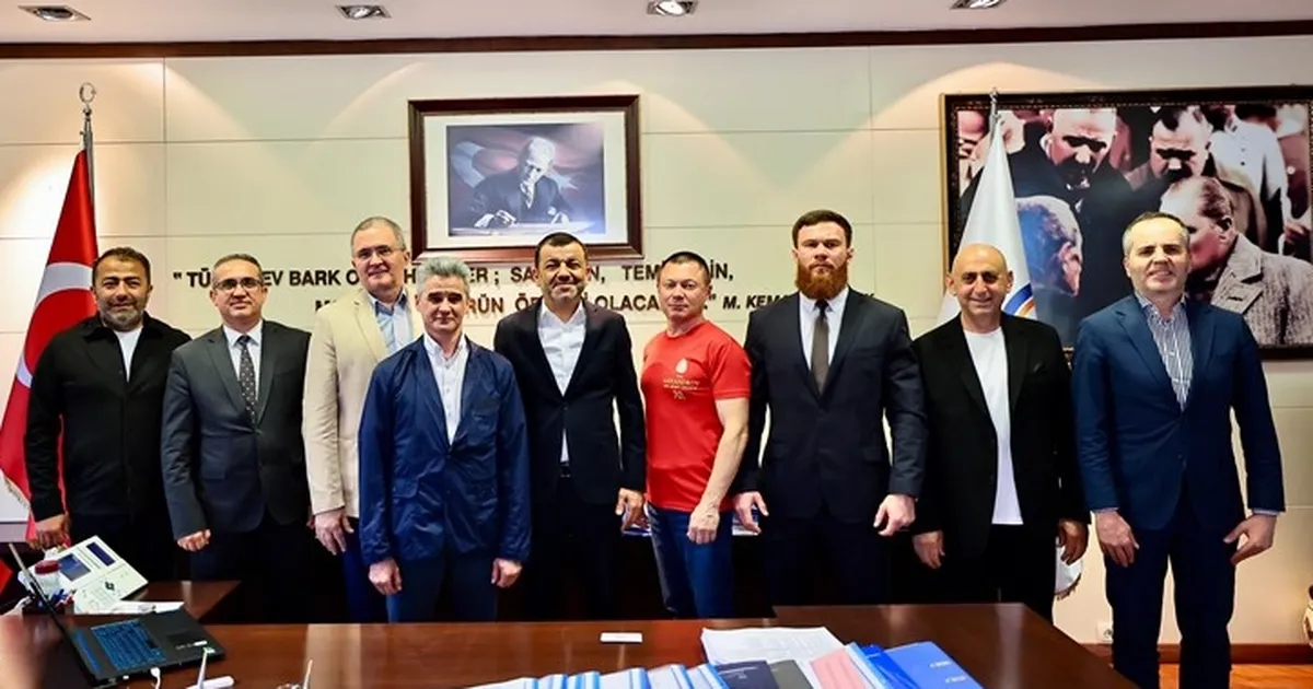 Kızıl Ordu Korosu’ndan Başkan Çavuşoğlu’na ziyaret