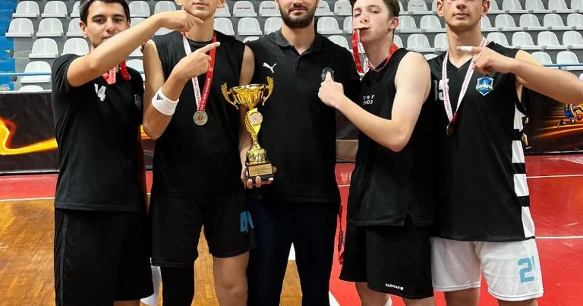 Kocaeli Çayırova’nın genç basketbolcuları il şampiyonu oldu