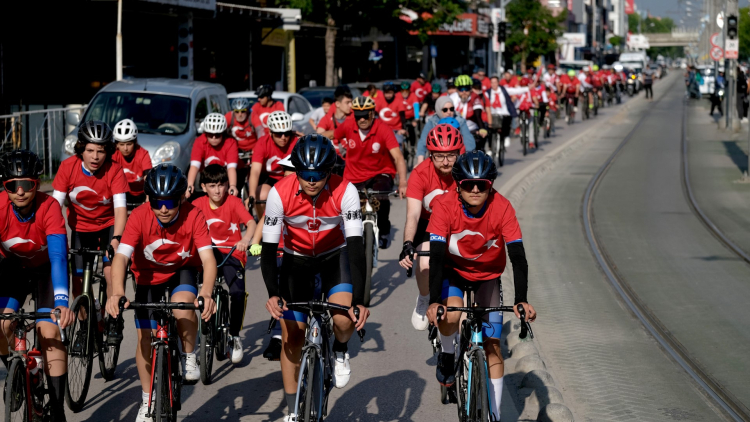 Kocaeli'de pedallar 19 Mayıs ruhu ile çevrildi