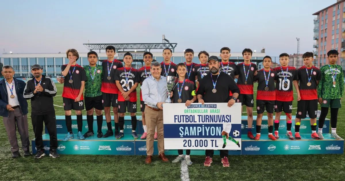 Konya Selçuklu'da ortaokulların futbol heyecanı