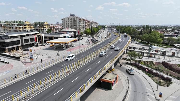 Konya'nın en yoğun kavşağında yeni asfalt