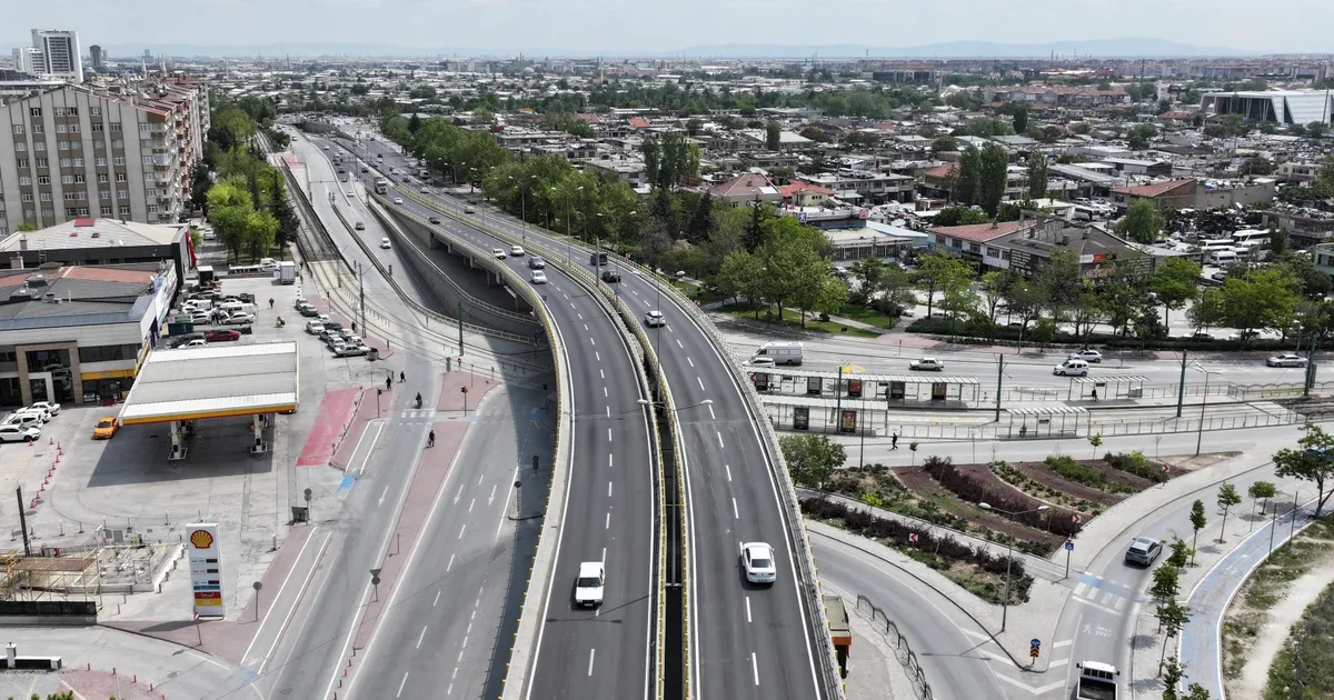 Konya’nın en yoğun kavşağında yeni asfalt