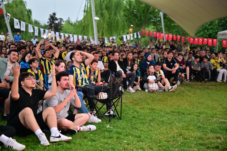 Manisalılar finali Başkan Zeyrek'le izledi
