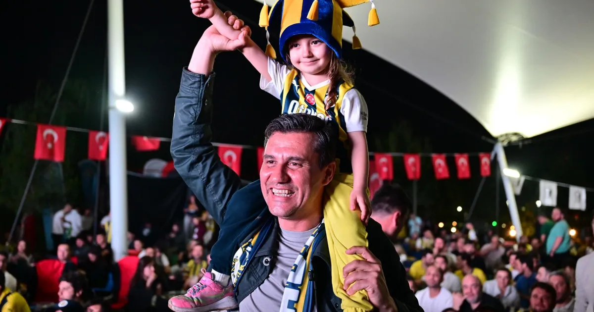 Manisalılar finali Başkan Zeyrek’le izledi