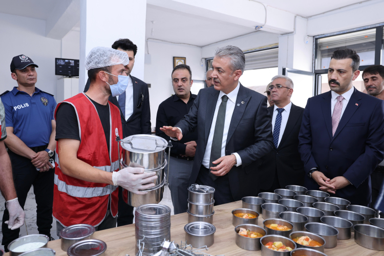 Mardin Valisi Akkoyun Mazıdağı’nda vatandaşlarla buluştu