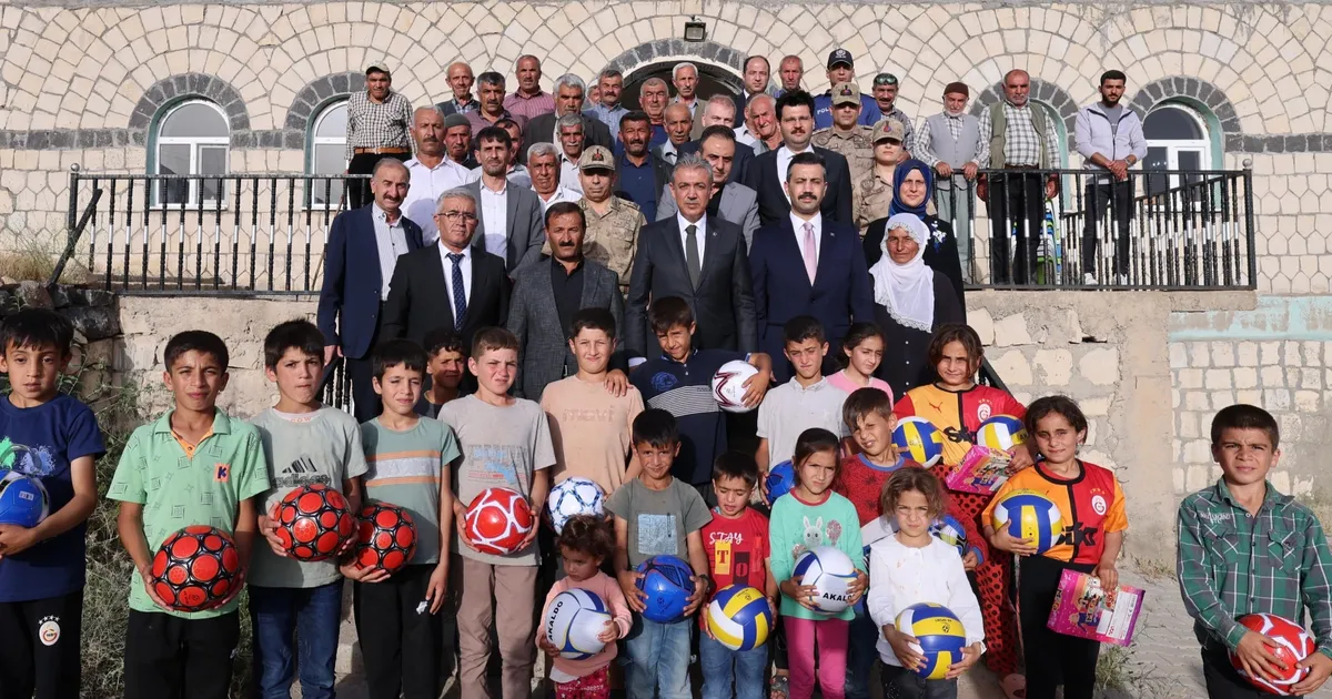 Mardin Valisi Akkoyun Mazıdağı’nda vatandaşlarla buluştu