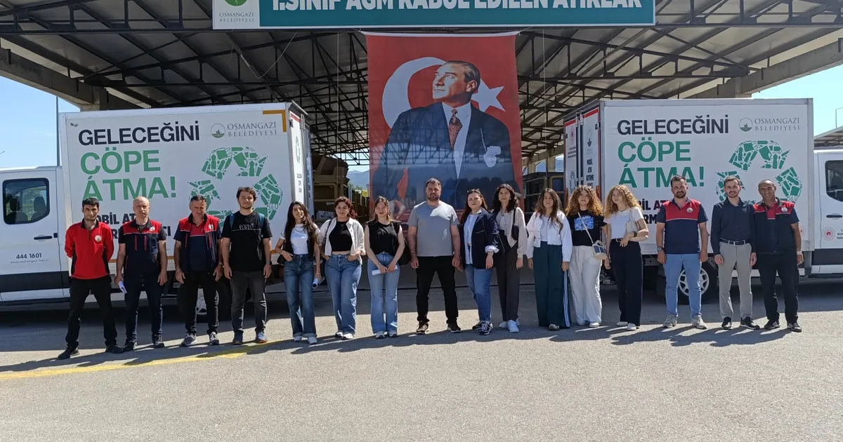 Öğrenciler kapı kapı dolaşılarak halka çevre bilinci kazandırıyor