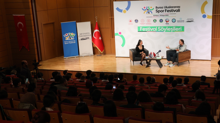 Orhun Ene spor söyleşı̇lerı̇'nde gençlerle buluştu