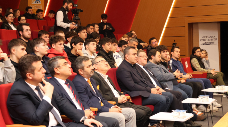 Orhun Ene spor söyleşı̇lerı̇'nde gençlerle buluştu