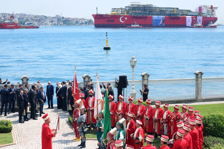 'Osman Gazi' Karadeniz'e uğurlandı