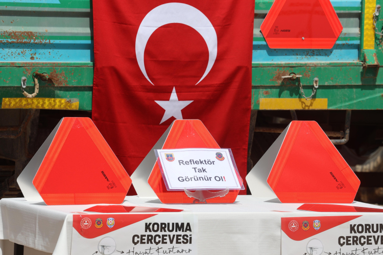 "Reflektör Tak, Görünür Ol” projesi ile çiftçilere 10 bin adet reflektör dağıtılacak