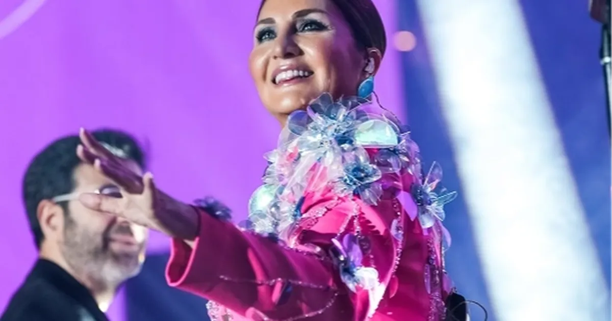 Sibel Can'dan yaza ışıltılı merhaba