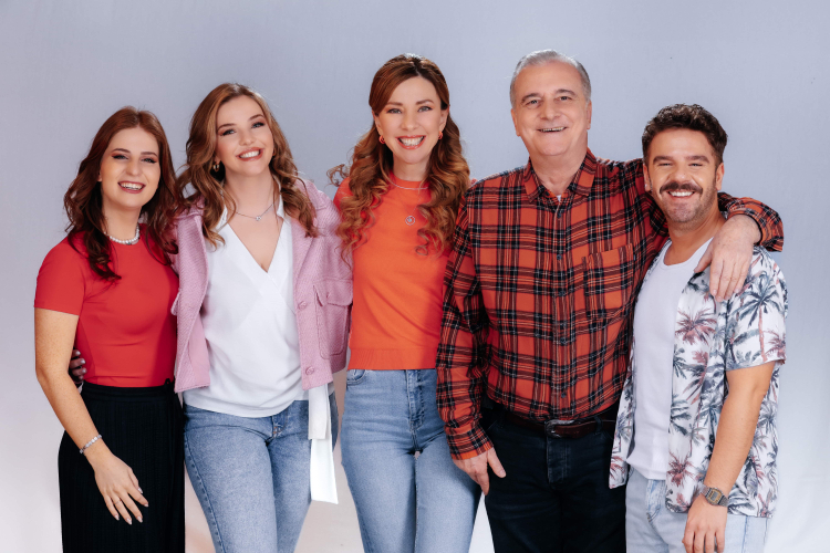 “Sihirli Annem: Hepimiz Biriz” filminden ana afiş paylaşıldı