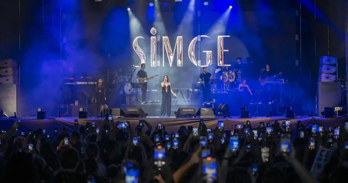 Simge Mersinlileri coşturdu