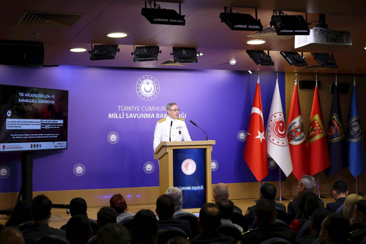 TSK operasyonları hız kesmiyor... 4 PKK'lı terörist teslim oldu!