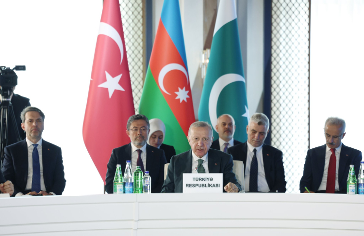 Üçlü zirveden dayanışma ve barış mesajı