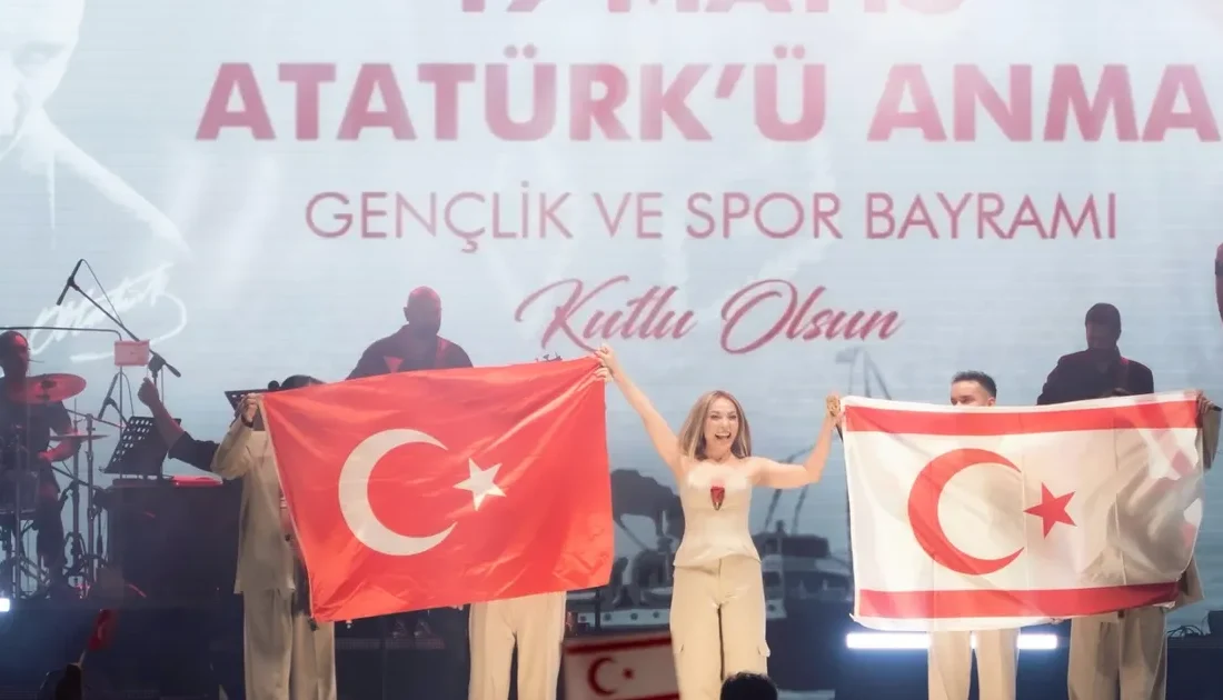 Sevilen sanatçı Ziynet Sali,