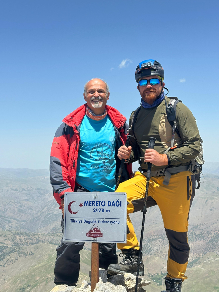 30 dağcıdan Mereto Dağı’na sezonun ilk zirve tırmanışı