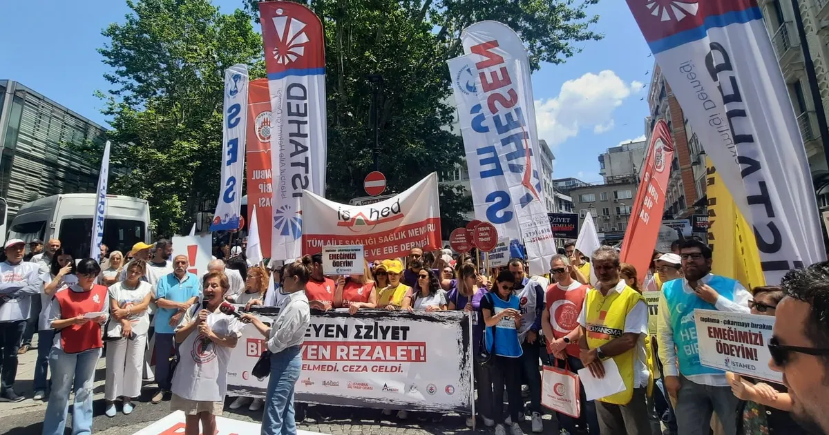 Aile Hekimleri İstanbul'da eylemde... Eziyet Yönetmeliği geri çekilsin!