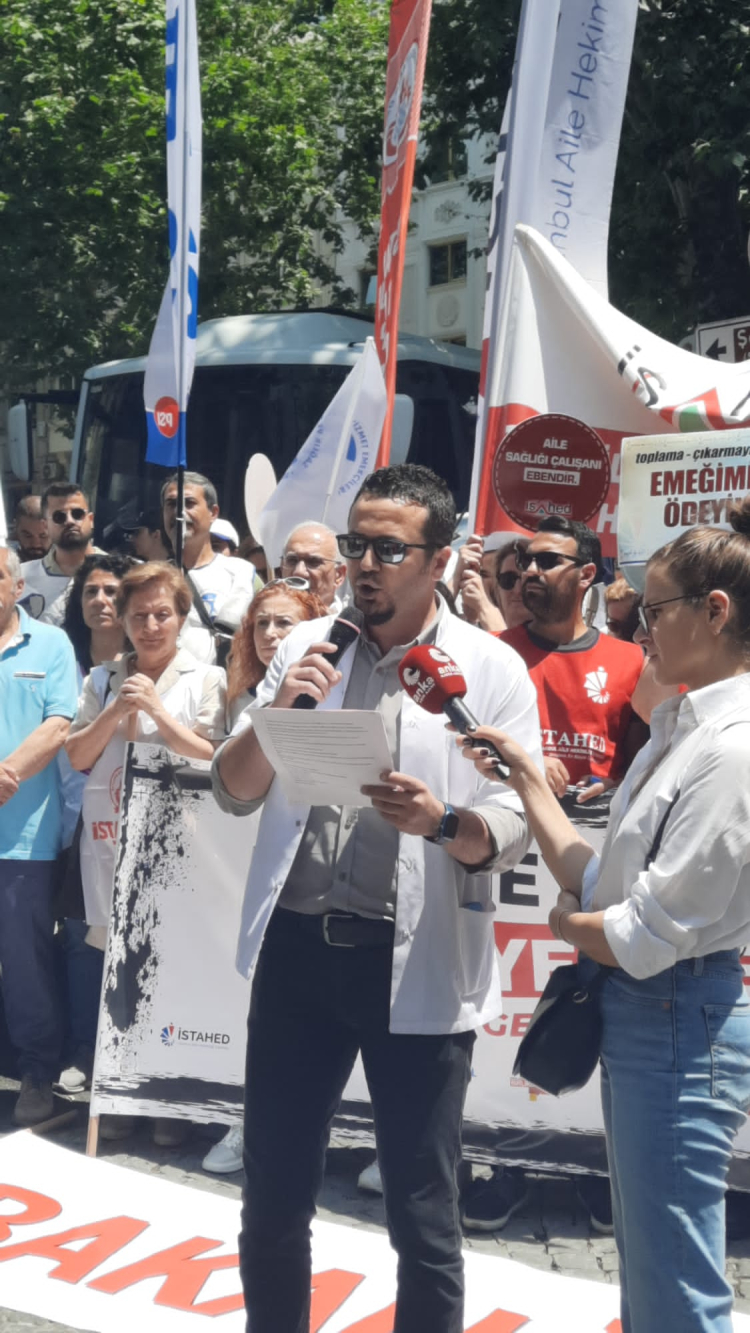 Aile Hekimleri İstanbul'da eylemde... Eziyet Yönetmeliği geri çekilsin!