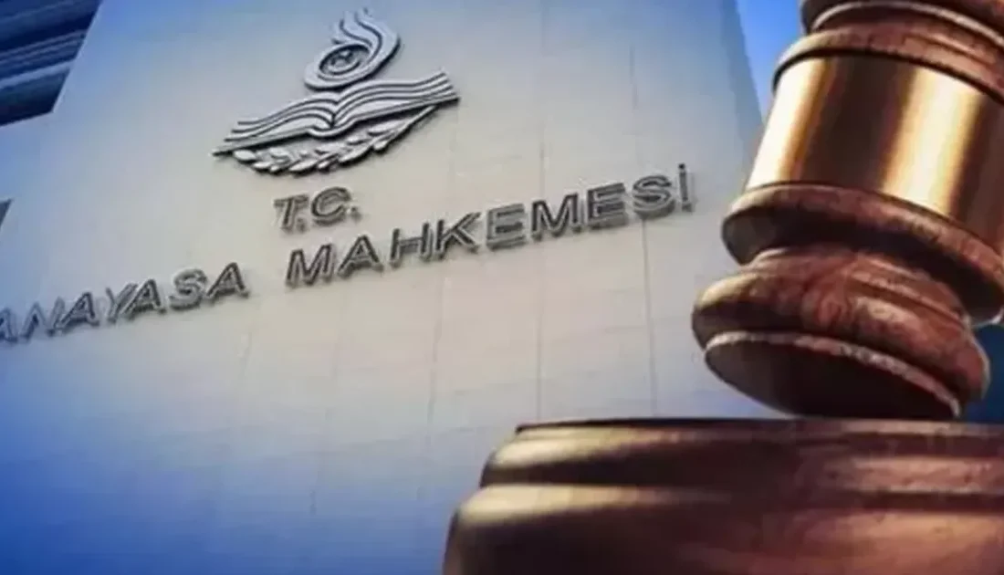 Anayasa Mahkemesi, 10 siyasi