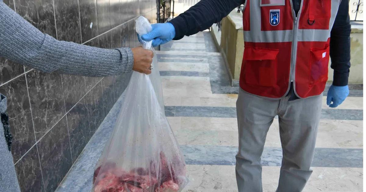 Ankara'da 3 tondan fazla et dağıtıldı