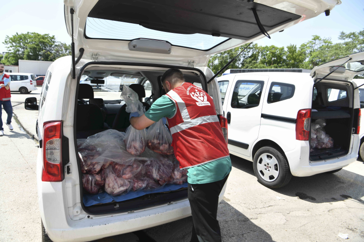 Ankara'da 3 tondan fazla et dağıtıldı