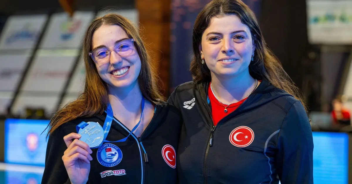 Artistik yüzmede tarihi başarı