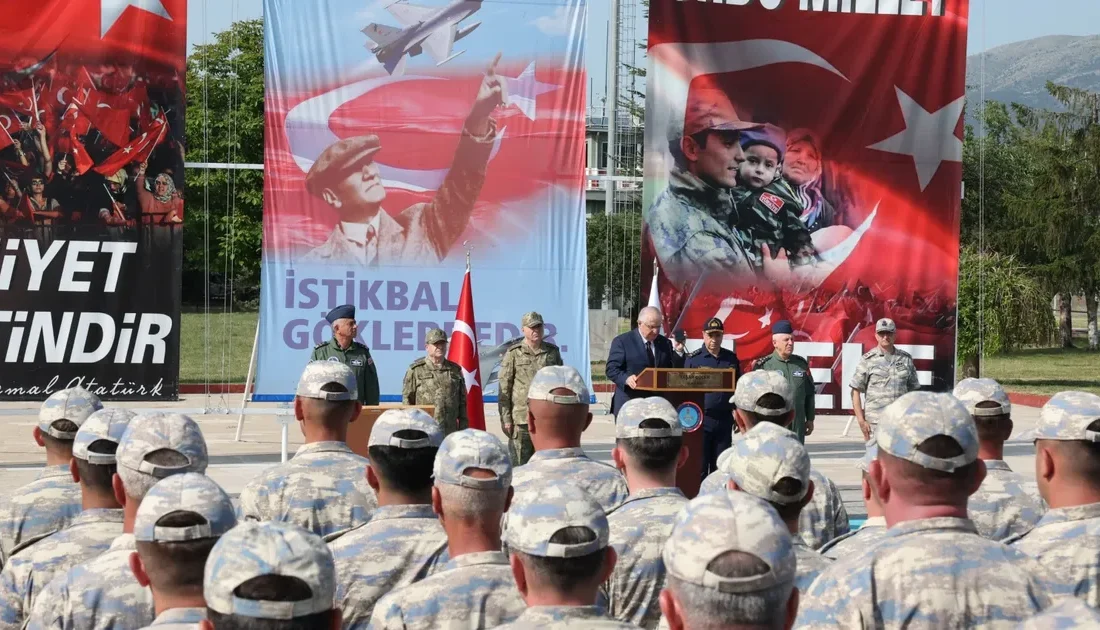 Milli Savunma Bakanı Yaşar