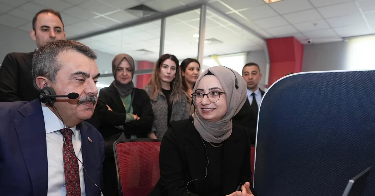 Bakan Tekin Van’da MEBİM’de çağrı yanıtladı
