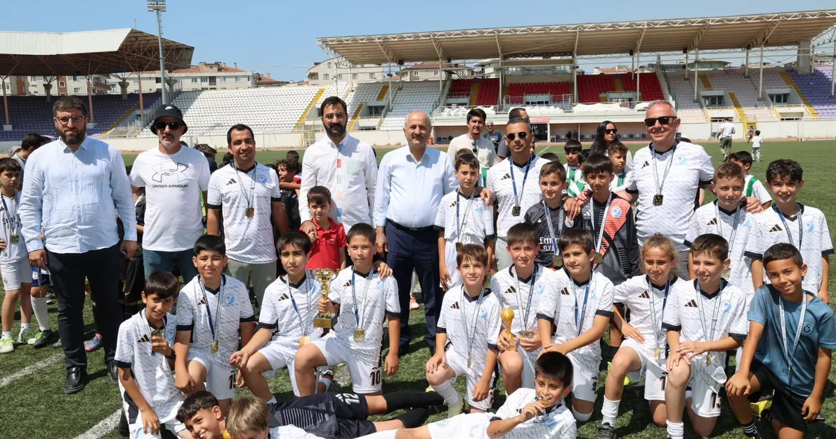 Başkan Büyükgöz minik sporcuları yalnız bırakmadı