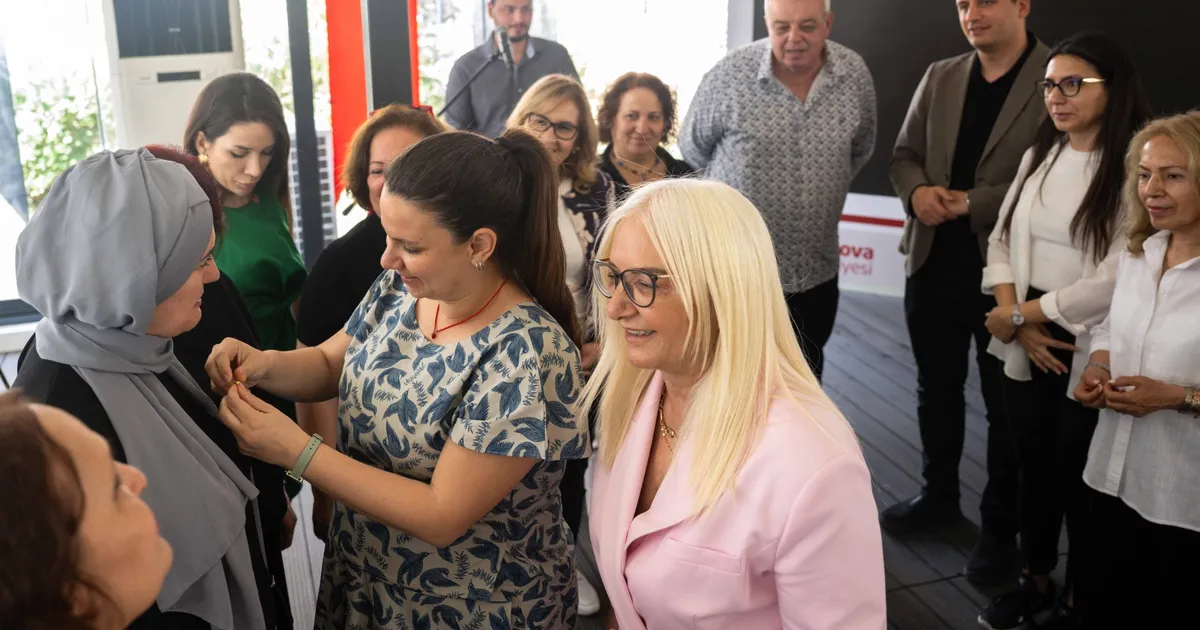 Bornova'da yeni üyeler CHP rozetlerine kavuştu