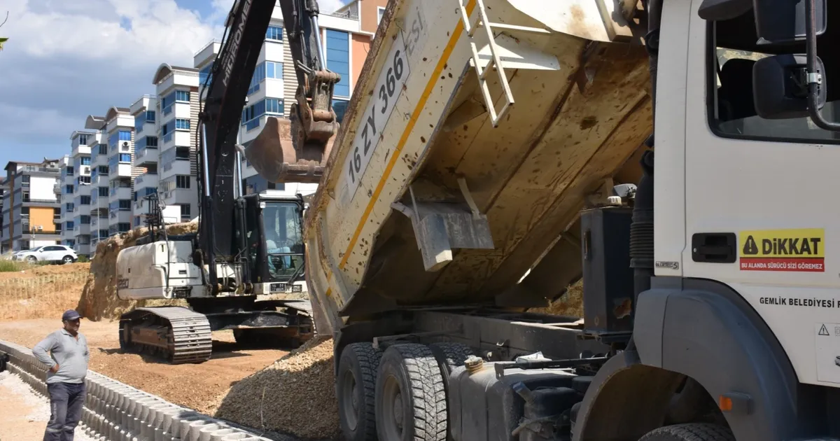 Bursa Gemlik’te yol açma çalışmaları hız kesmeden sürüyor