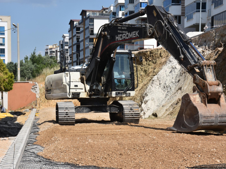 Bursa Gemlik’te yol açma çalışmaları hız kesmeden sürüyor