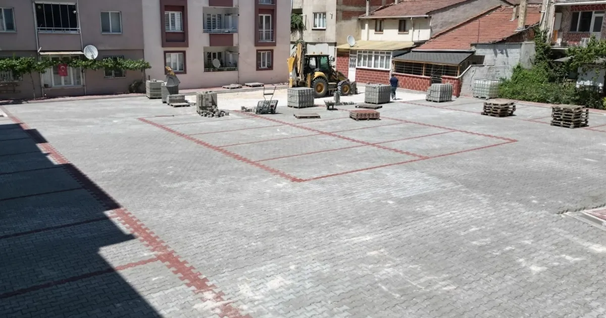 Bursa İnegöl'ün çıkmazları ücretsiz otoparka dönüşüyor