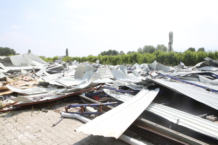 Bursa Nilüfer’de kaçak iş yeri yıkıldı