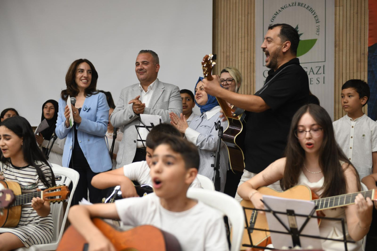 Bursa Osmangazi Yetenek Evi öğrencilerinden yılsonu şöleni