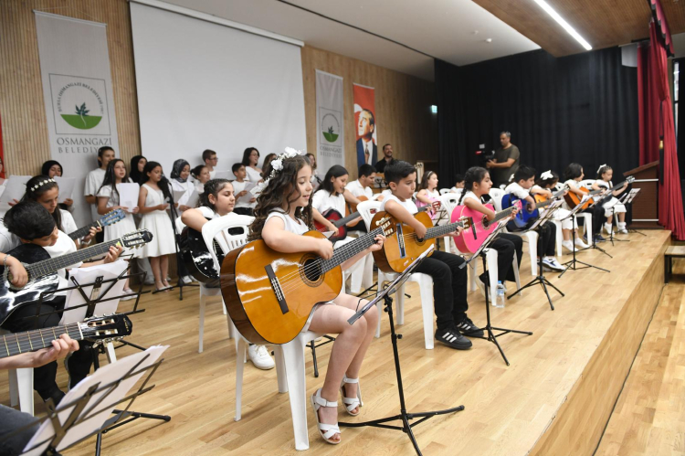 Bursa Osmangazi Yetenek Evi öğrencilerinden yılsonu şöleni