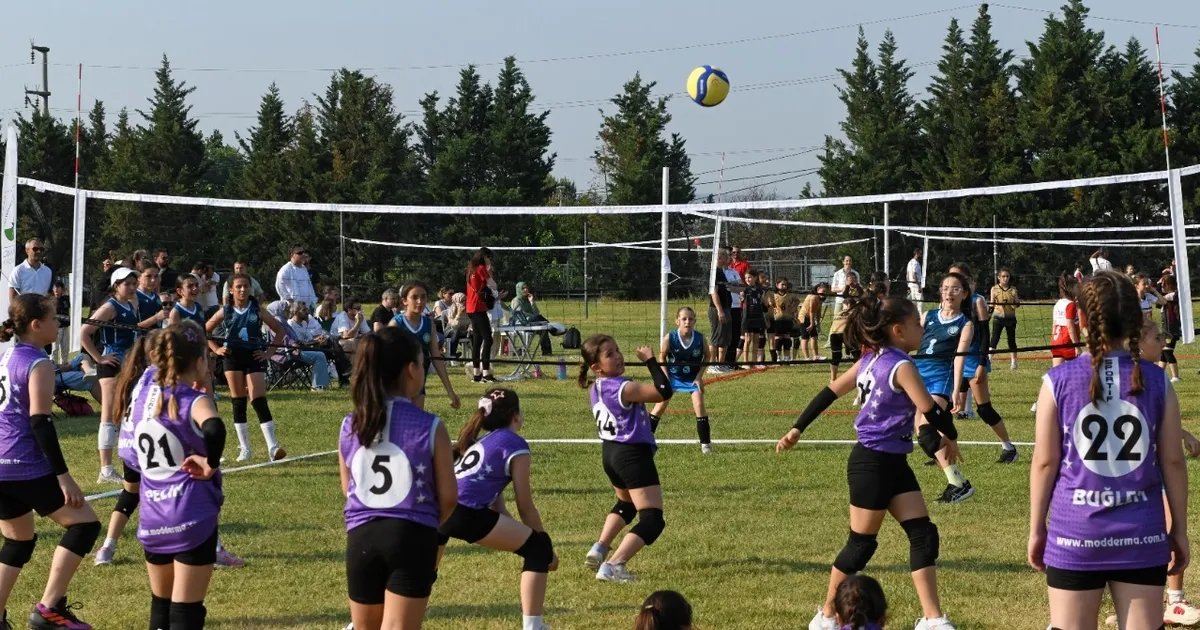 Bursa Osmangazi’de kız çocukları için Mini Voleybol Şenliği